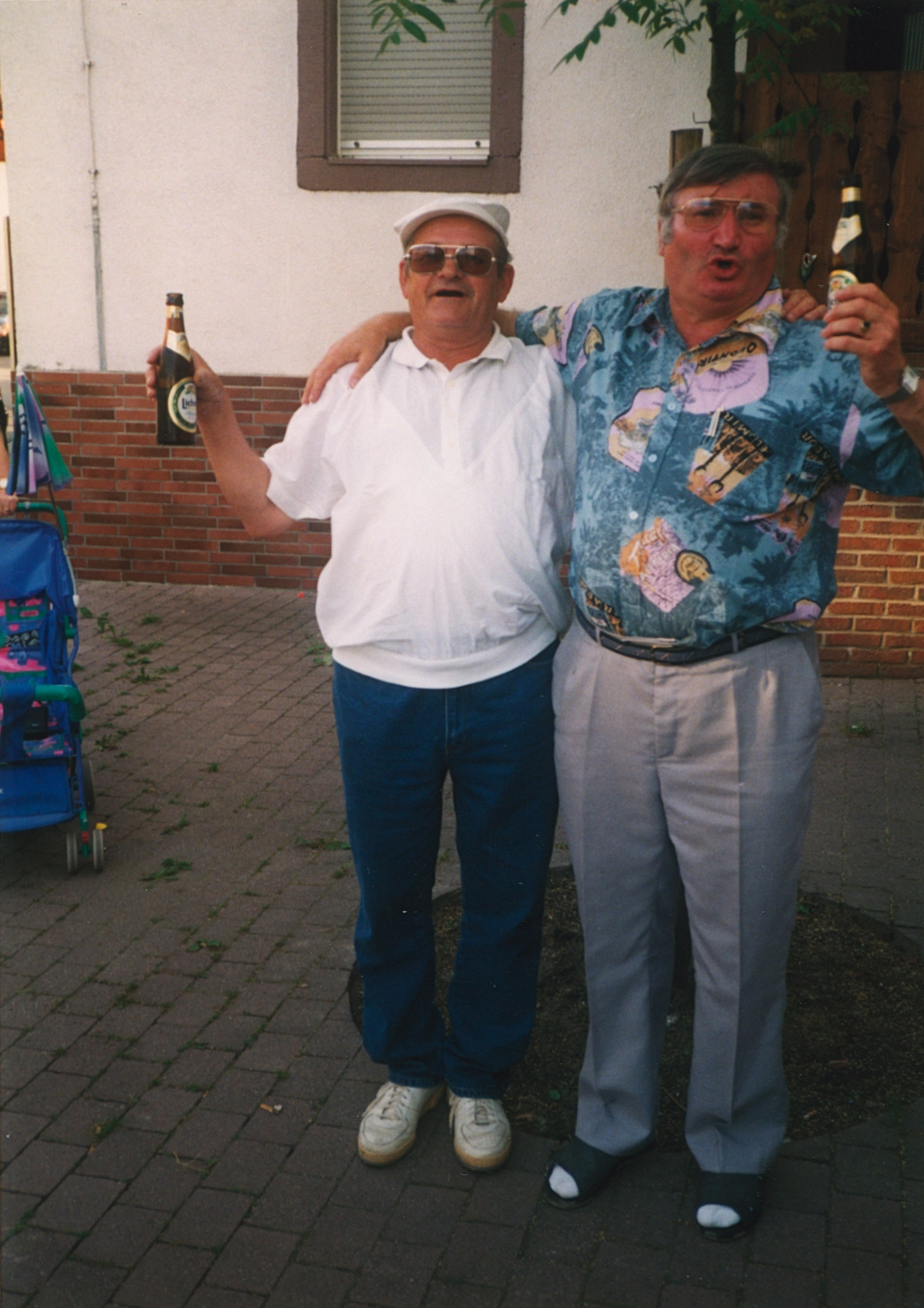 Die Fußballer des TVM feiern den Aufstieg am 28.5.1995